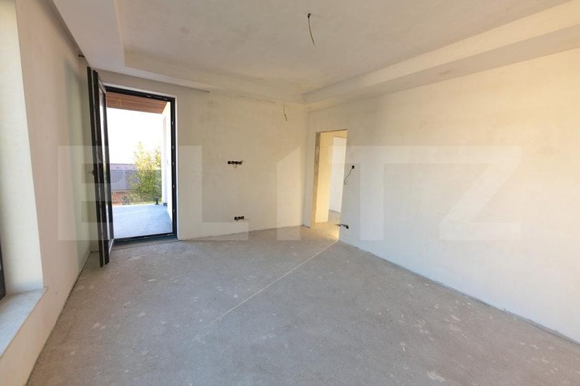 Casă individuală cu 7 camere cu Canalizare în Dâmbul Rotund