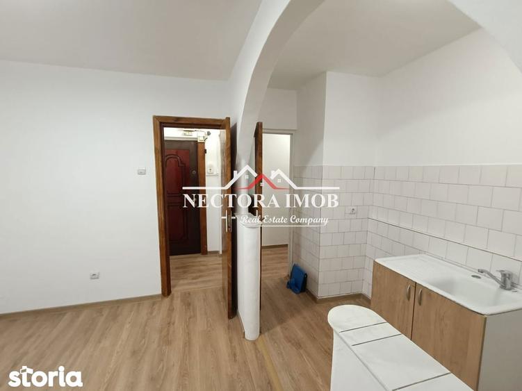 Apartament cu 3 camere semidecomandat în Central