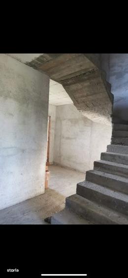 Casă cu 3 camere decomandat în Decebal