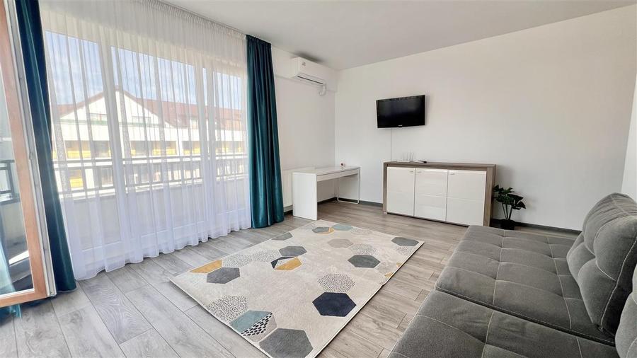 Apartament cu 2 camere decomandat în Tractorul