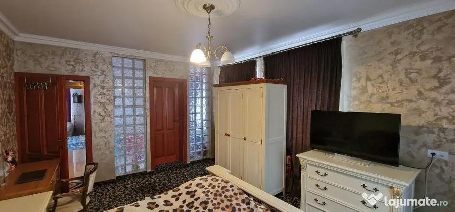 Casă cu 6 camere cu Teren 698 Mp în Sânmartin