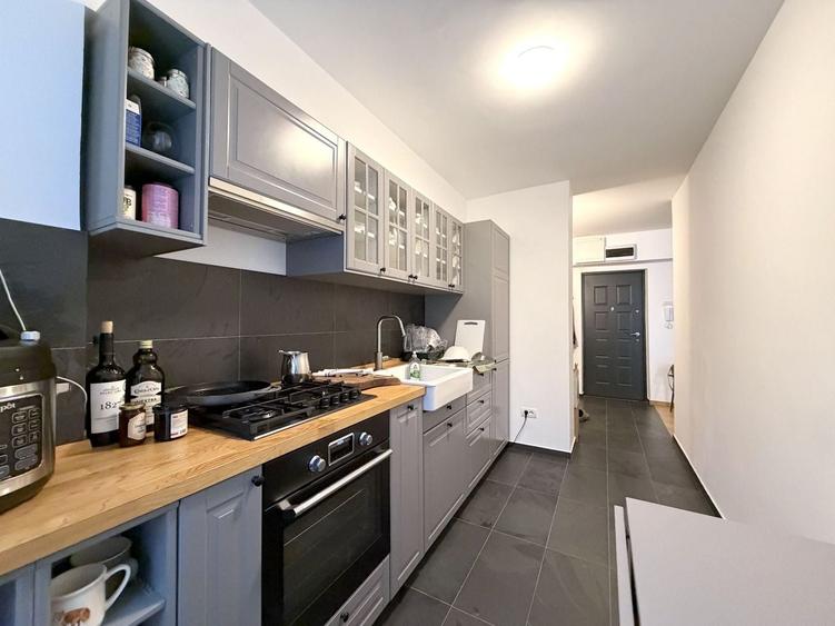 Apartament cu 3 camere semidecomandat, mobilat în Titulescu