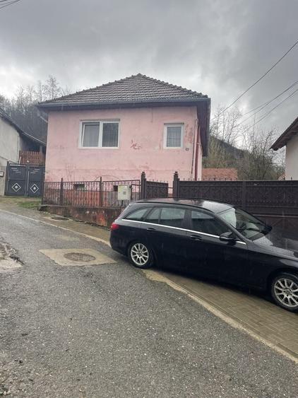 Casă cu 4 camere în Exterior Vest