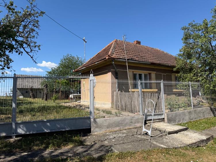 Casă cu 3 camere în Orbău