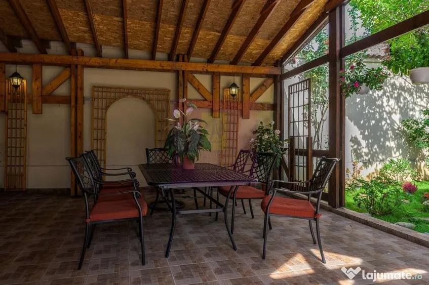Casă cu 7 camere cu Teren 510 Mp în Lacul Tei