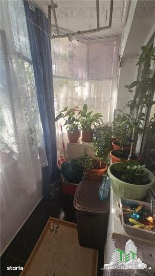 Apartament cu 4 camere semidecomandat în Crângași