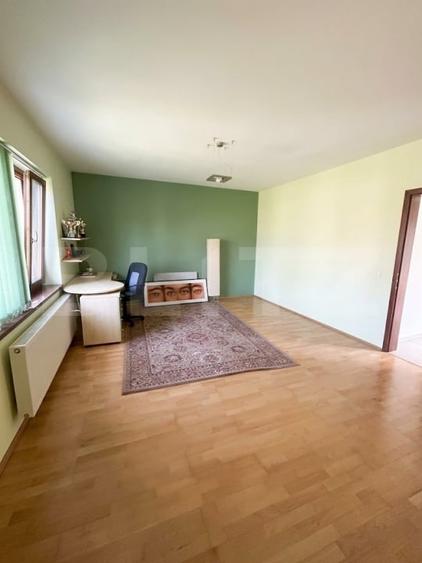Casă individuală cu 6 camere cu Canalizare în Remetea Mare
