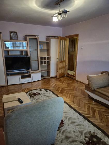 Apartament cu 3 camere decomandat, mobilat în Central