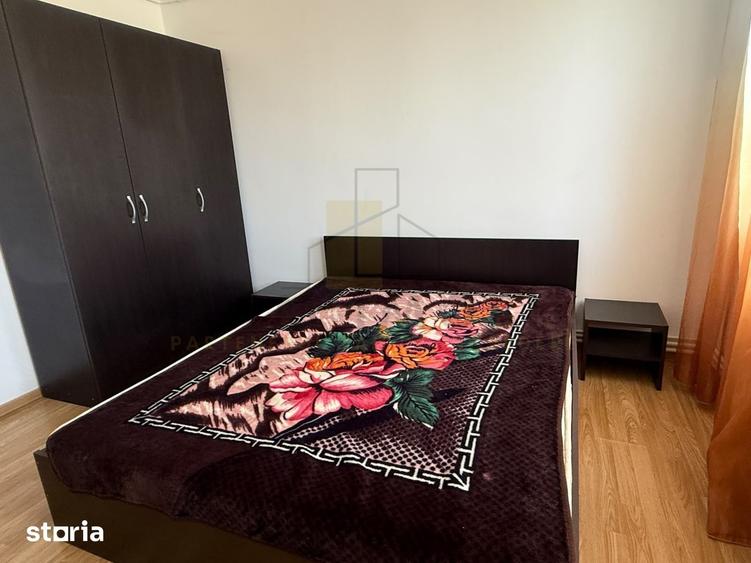 Apartament cu 3 camere în Podu Roș