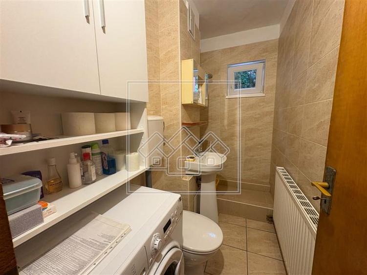 Apartament cu 2 camere nedecomandat, mobilat în Vasile Aaron