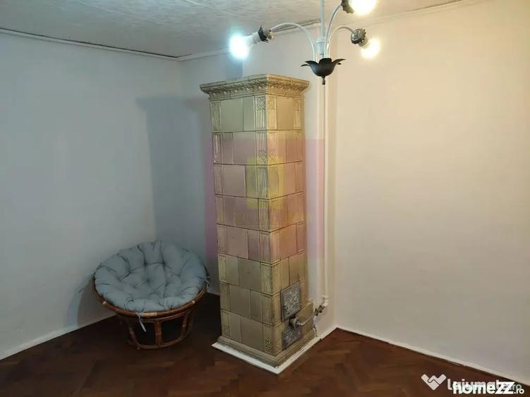 Casă cu 2 camere cu Teren 39 Mp în P-ța Romană