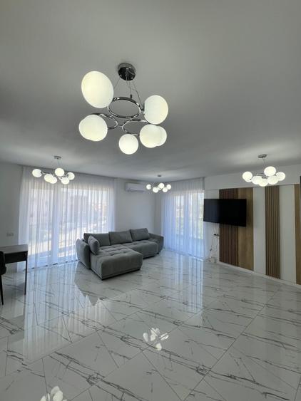 Apartament cu 2 camere decomandat, mobilat în Universitate