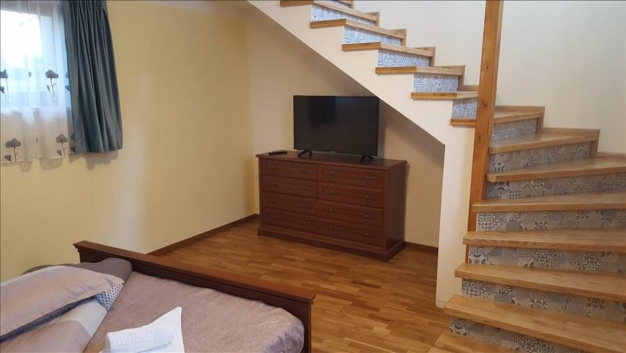 Casă cu 3 camere cu Canalizare în Periferie