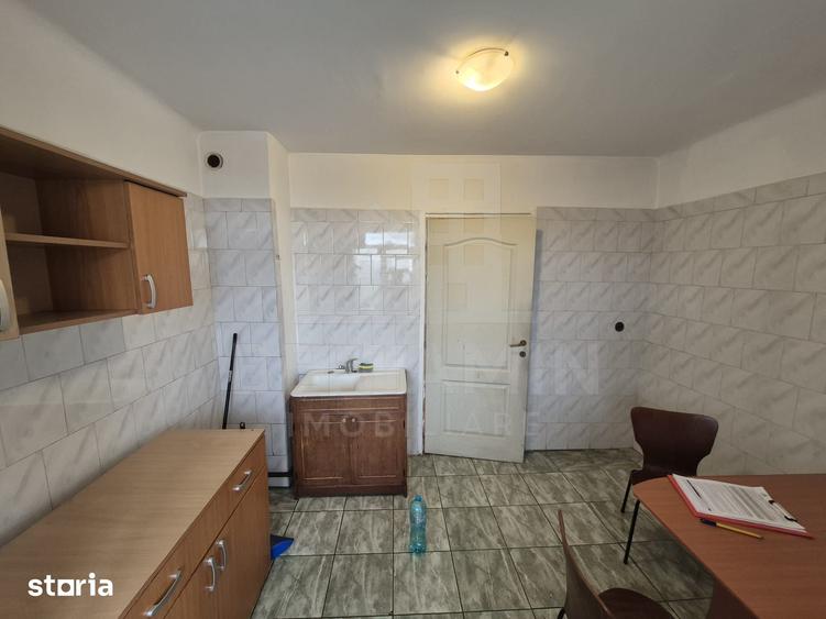 Apartament cu 2 camere semidecomandat în Craiovița Nouă