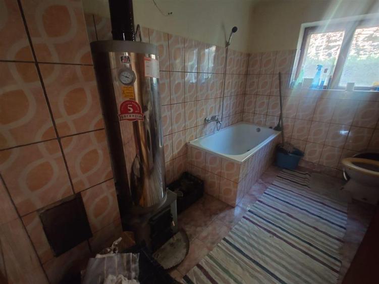 Casă individuală cu 5 camere cu Canalizare în Crișcior