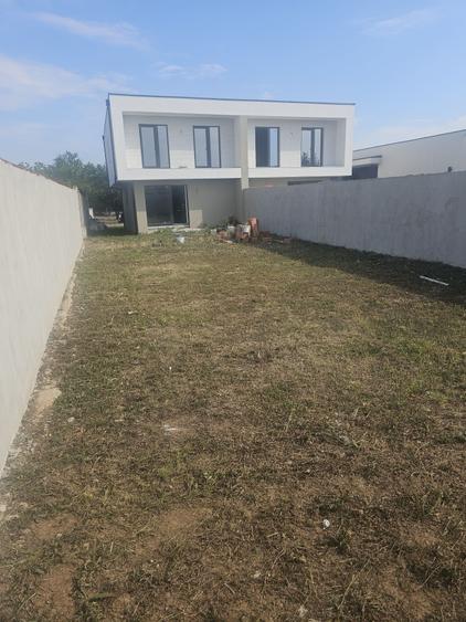 Casă cu 3 camere în Central