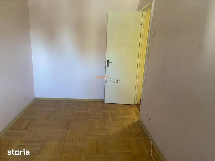 Apartament cu 4 camere nedecomandat în Sud