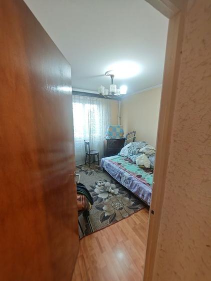 Apartament cu 3 camere decomandat în Berceni
