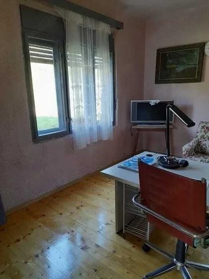 Casă cu 4 camere în Corbești