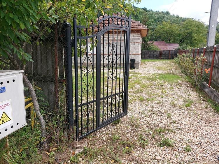 Casă cu 4 camere cu Teren 405 Mp în Bascov