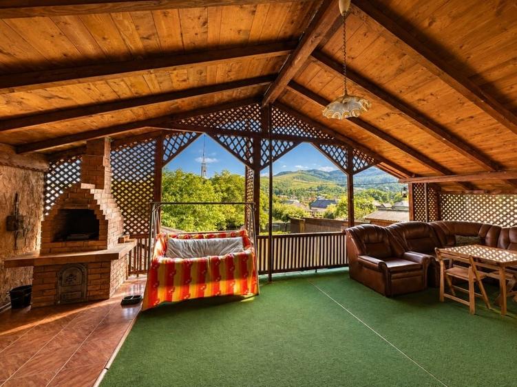 Casă cu 4 camere în Piatra Șoimului