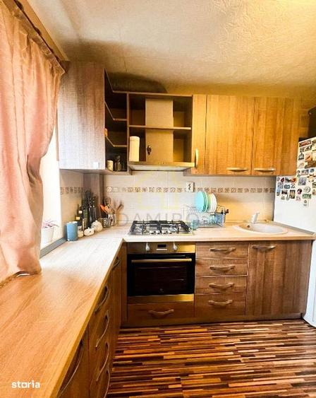 Apartament cu 3 camere decomandat, mobilat în Berceni