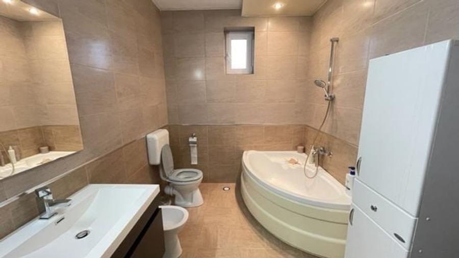 Casă individuală cu 5 camere cu Canalizare în Mehala