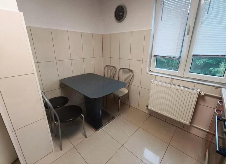 Apartament cu 3 camere semidecomandat în Drumul Taberei