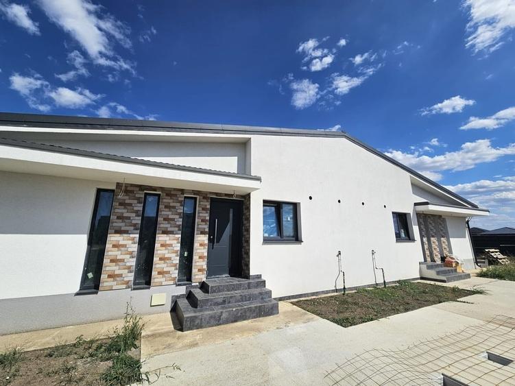 Casă cu 3 camere cu Teren 250 Mp în Tunari