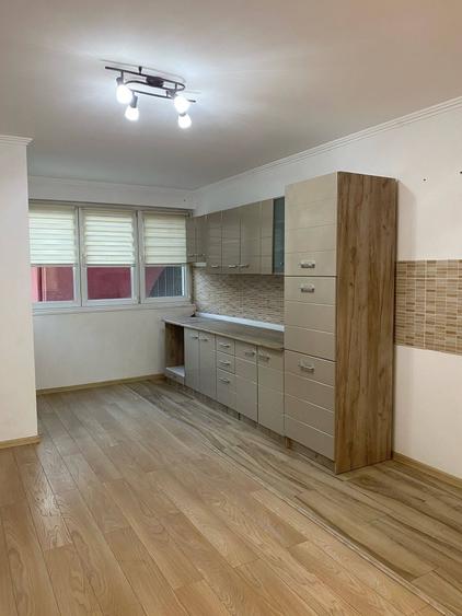 Casă cu 6 camere cu Canalizare în Călimănești