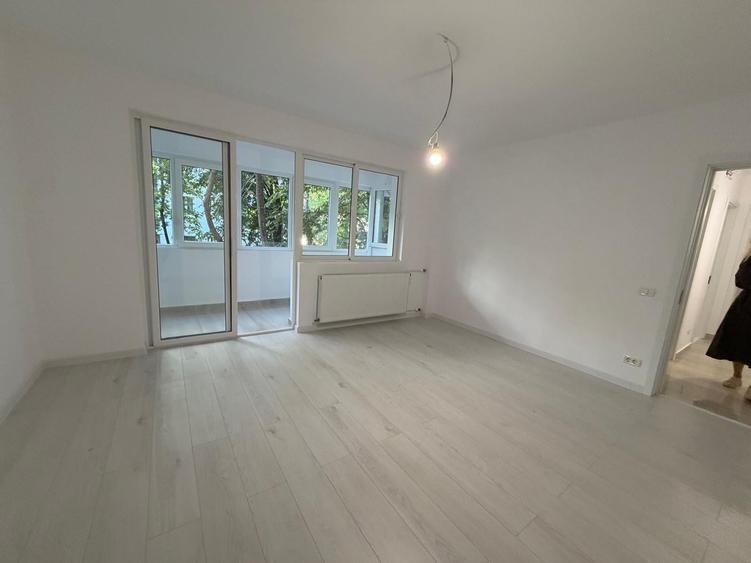 Apartament cu 3 camere semidecomandat în Dristor