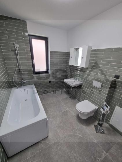 Casă individuală cu 5 camere cu Canalizare în Borhanci