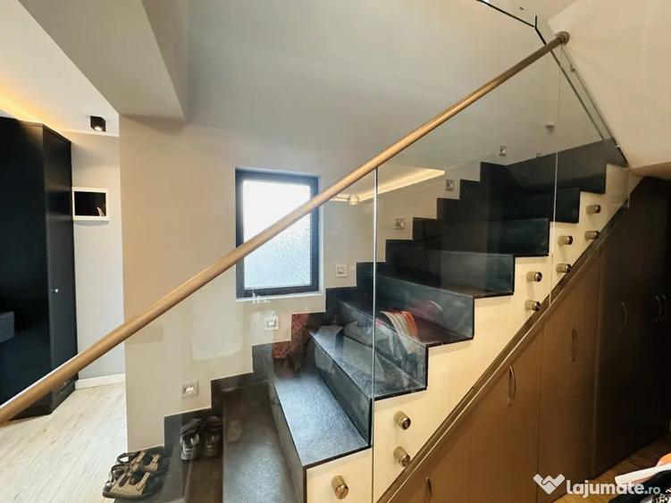 Casă cu 4 camere cu Piscina în Roșu