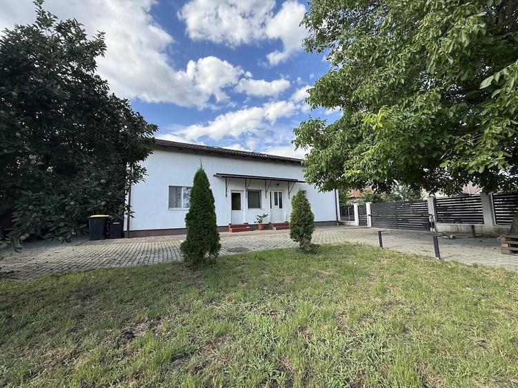Casă cu Teren 606 Mp în Est