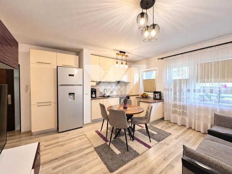 Apartament cu 3 camere semidecomandat, mobilat în Turnișor