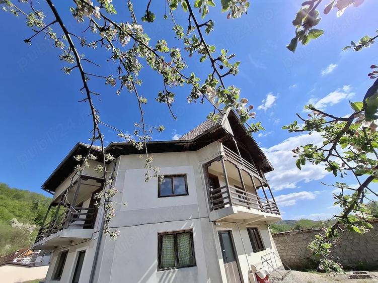 Casă cu Teren 3329 Mp în Olănești