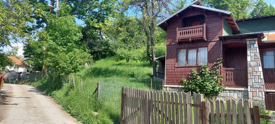 Casă individuală cu 2 camere cu Teren 1745 Mp în Comarnic