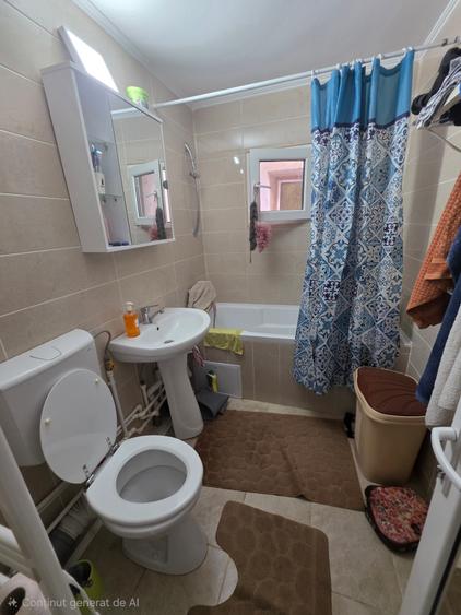 Apartament cu 3 camere decomandat în Calarași 4