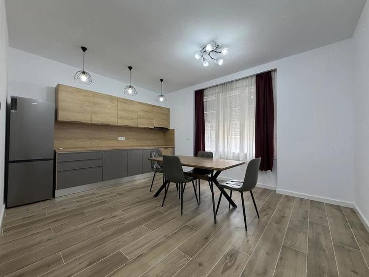 Apartament cu 4 camere decomandat în Central