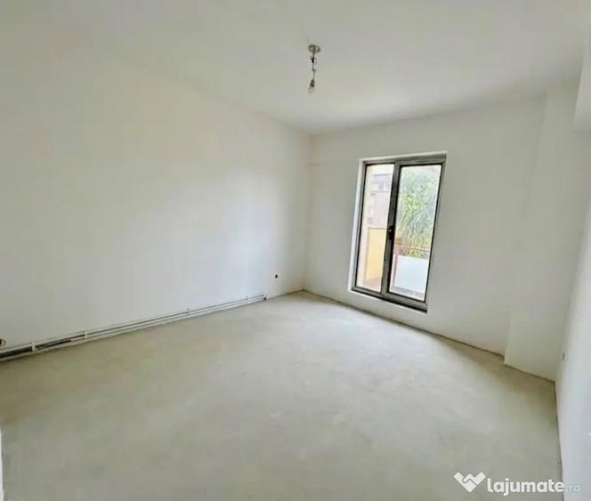 Apartament cu 3 camere decomandat în Aviației