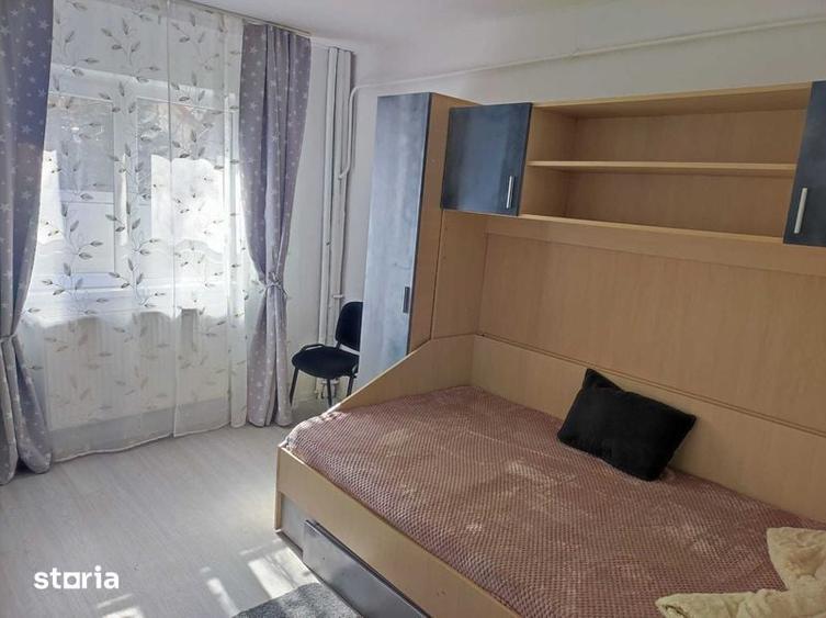 Apartament cu 4 camere în Calea București