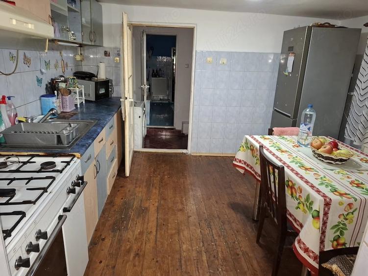Casă cu 5 camere cu Teren 396 Mp în Central