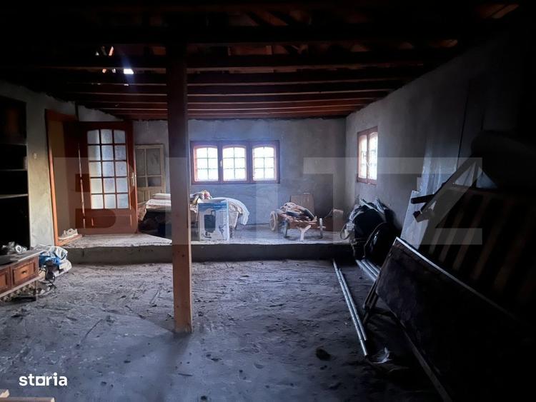 Casă cu 4 camere în Leamna de Sus
