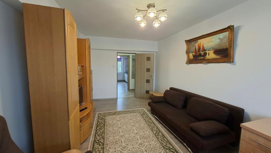 Apartament cu 3 camere decomandat în Corina