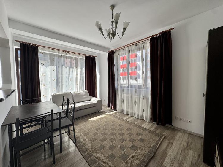 Apartament cu 3 camere decomandat, mobilat în Florești