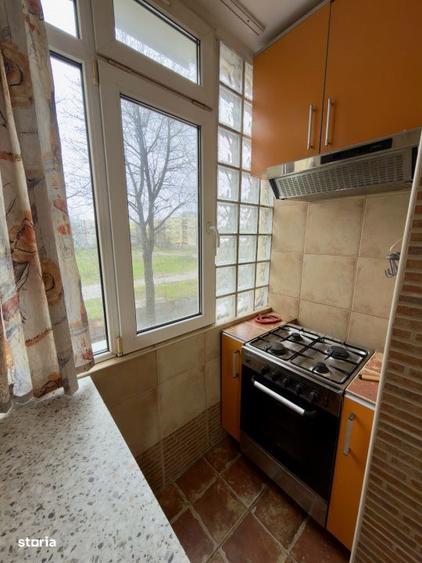 Apartament cu 3 camere semidecomandat, mobilat în Ștefan cel Mare