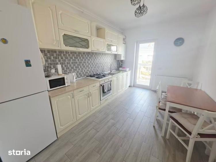 Apartament cu 2 camere decomandat în Tractorul