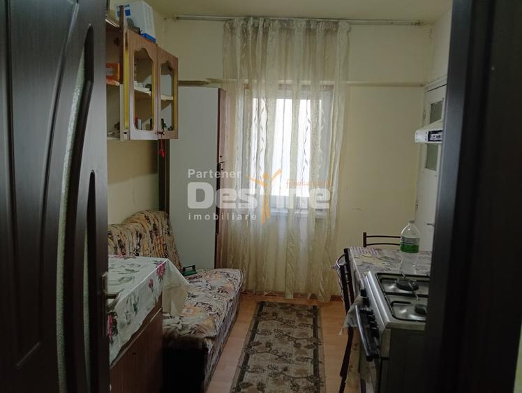 Apartament cu 2 camere decomandat în Craiovița Nouă