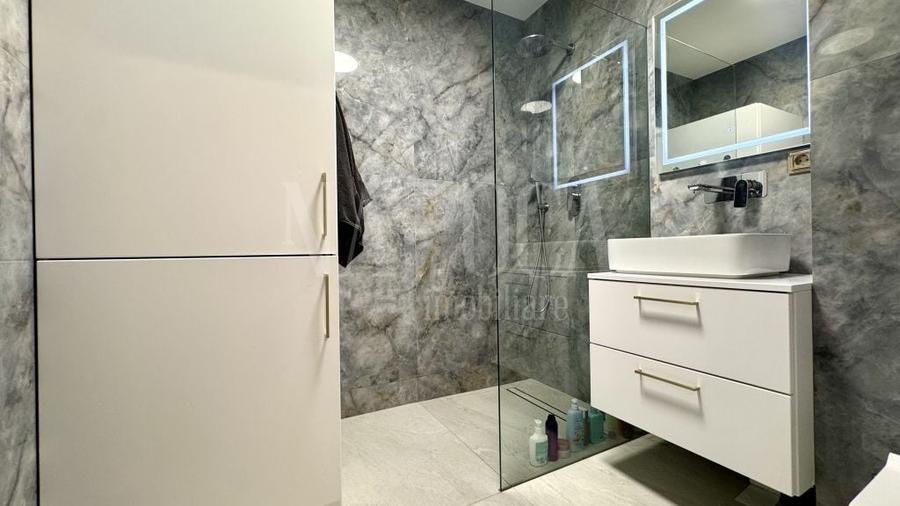 Apartament cu 4 camere semidecomandat în Borhanci