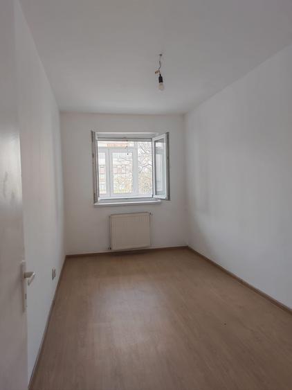 Apartament cu 3 camere semidecomandat în Zimbru